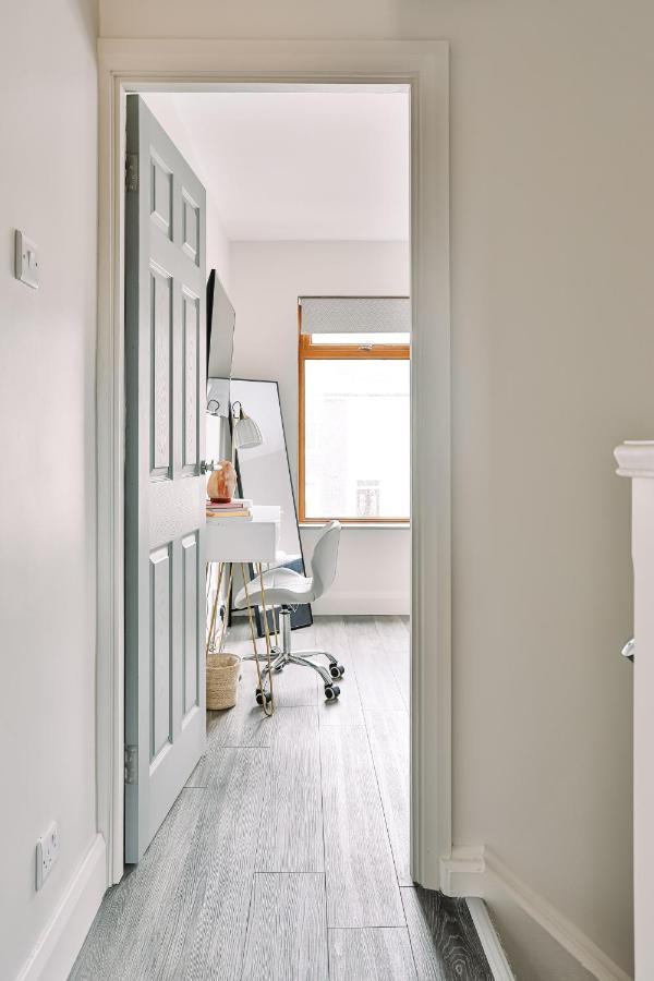 Family Town House Villa Белфаст Екстериор снимка
