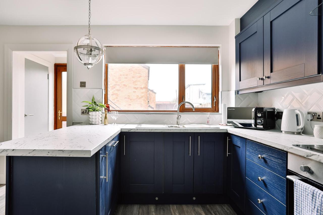 Family Town House Villa Белфаст Екстериор снимка